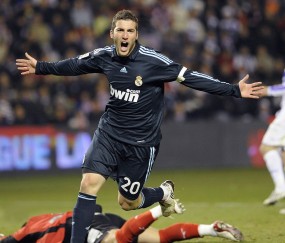 开云体育官方网站-伦纳德关键节点连续得分，火箭主场斩落联盟第一凯尔特人