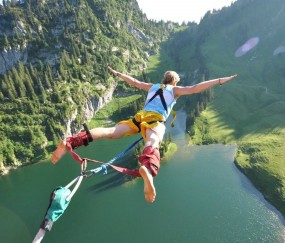 开云下载-加时鏖战，京多安一锤定音，当德国战车在波斯铁骑的荆棘中碾出胜利