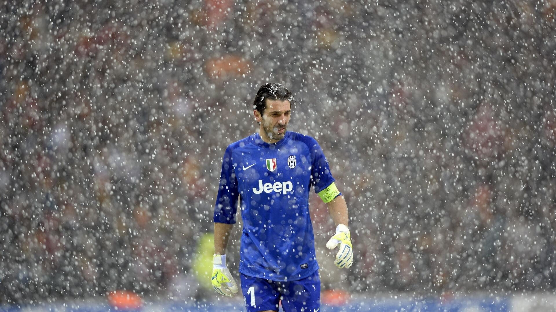 F1新赛季揭幕战之夜，爱德华兹压力下完成爆发