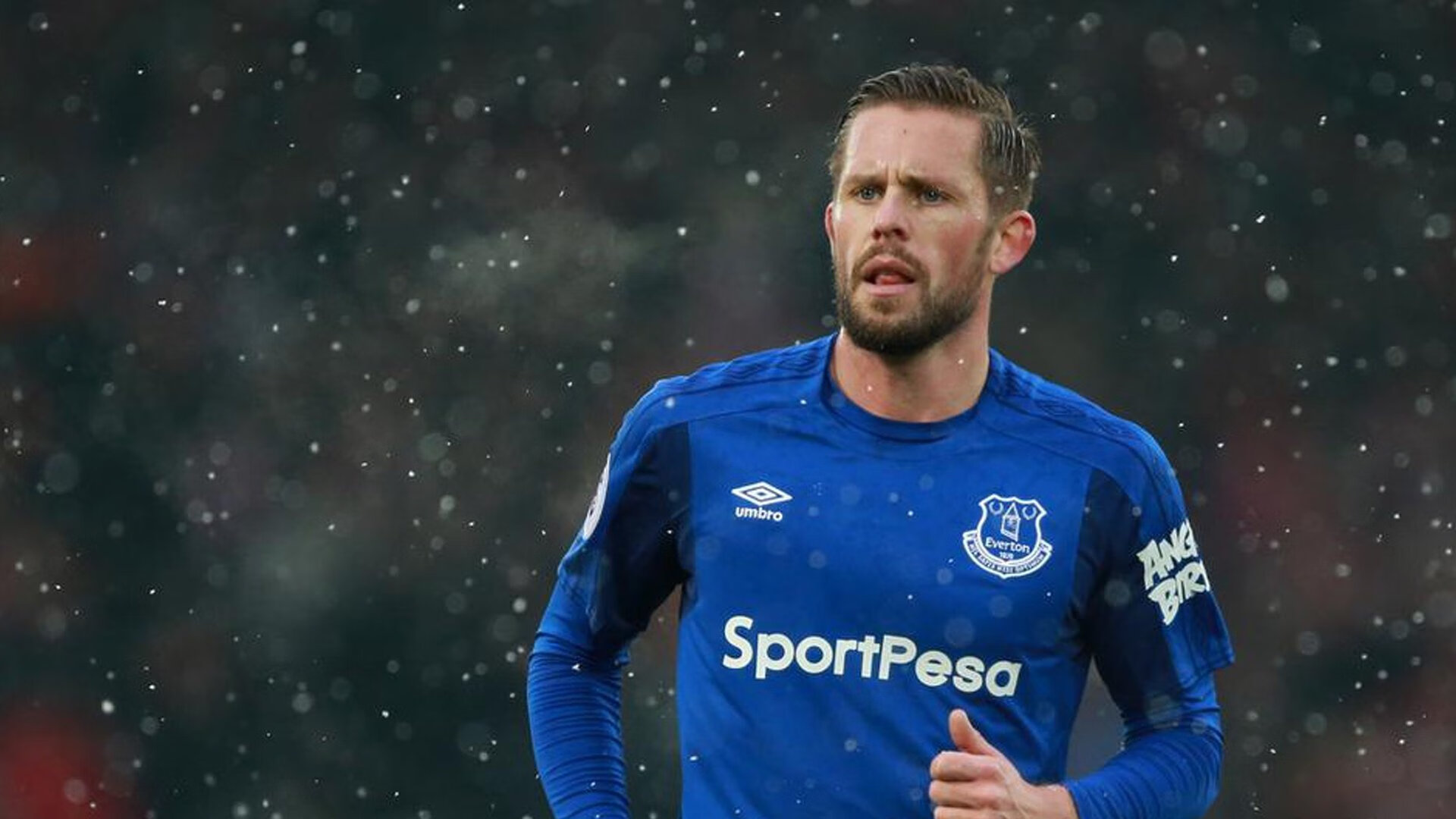 上海队掀翻掘金，范弗利特在英超争冠接管比赛，体育全球化下的文化奇观